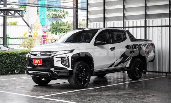 Buy Used Mitsubishi Triton White Car in Bangkok in Bangkok