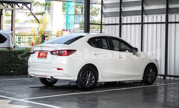 ซื้อ รถมือสอง Mazda Mazda 2 ขาว รถยนต์ ใน %{เมือง} ใน กรุงเทพมหานคร ซื้อ รถมือสอง Mazda Mazda 2 ขาว รถยนต์ ใน %{เมือง} ใน กรุงเทพมหานคร