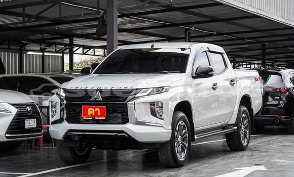 ซื้อ รถมือสอง Mitsubishi Triton ขาว รถยนต์ ใน %{เมือง} ใน กรุงเทพมหานคร