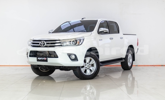 ซื้อ รถมือสอง Toyota Hiluxe Revo ขาว รถยนต์ ใน %{เมือง} ใน กรุงเทพมหานคร