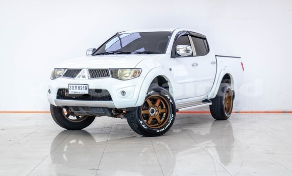 Buy Used Mitsubishi Triton White Car in Bangkok in Bangkok