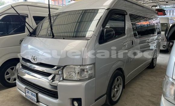 ซื้อ รถมือสอง Toyota Commuter เงิน รถยนต์ ใน %{เมือง} ใน กรุงเทพมหานคร