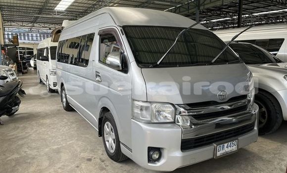 ซื้อ รถมือสอง Toyota Commuter เงิน รถยนต์ ใน %{เมือง} ใน กรุงเทพมหานคร