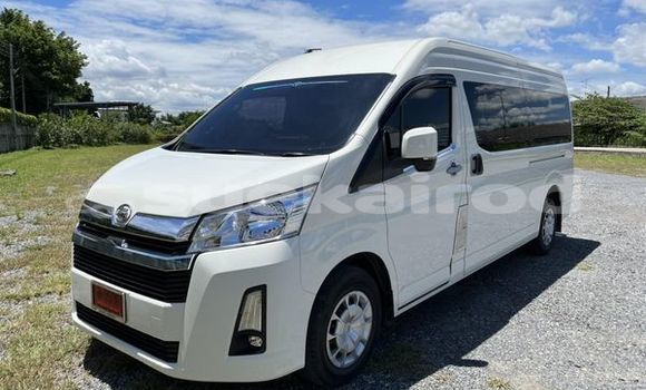 Buy Used Toyota Commuter White Car in Bangkok in Bangkok