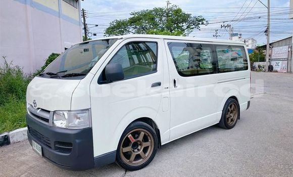 Buy Used Toyota Commuter White Car in Bangkok in Bangkok