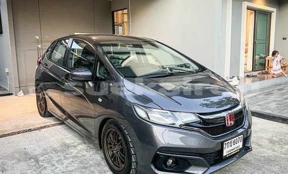 ซื้อ รถมือสอง Honda Jazz สีดำ รถยนต์ ใน %{เมือง} ใน กรุงเทพมหานคร