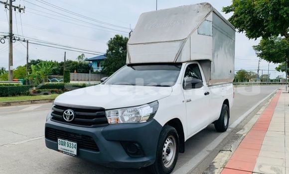 Buy Used Toyota Hiluxe Revo White Car in Bangkok in Bangkok