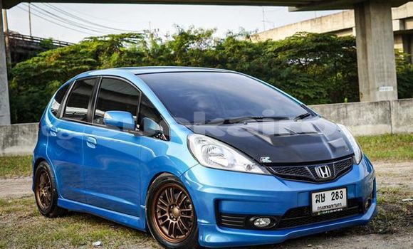 ซื้อ รถมือสอง Honda Jazz สีน้ำเงิน รถยนต์ ใน %{เมือง} ใน กรุงเทพมหานคร