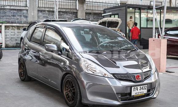 ซื้อ รถมือสอง Honda Jazz สีดำ รถยนต์ ใน %{เมือง} ใน กรุงเทพมหานคร