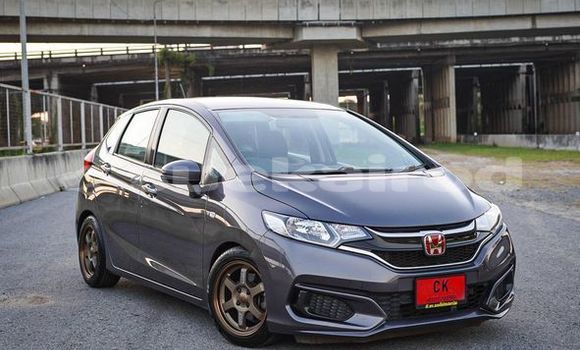 ซื้อ รถมือสอง Honda Jazz สีดำ รถยนต์ ใน %{เมือง} ใน กรุงเทพมหานคร