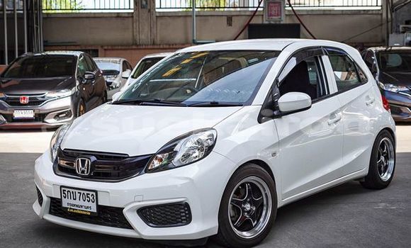 ซื้อ รถมือสอง Honda Brio ขาว รถยนต์ ใน %{เมือง} ใน กรุงเทพมหานคร