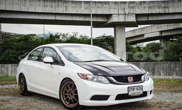 ซื้อ รถมือสอง Honda Civic ขาว รถยนต์ ใน %{เมือง} ใน กรุงเทพมหานคร