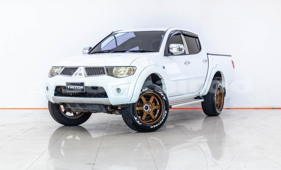 ซื้อ รถมือสอง Mitsubishi Triton ขาว รถยนต์ ใน %{เมือง} ใน กรุงเทพมหานคร