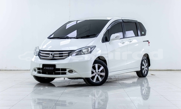 Buy Used Honda Freed White Car in Bangkok in Bangkok