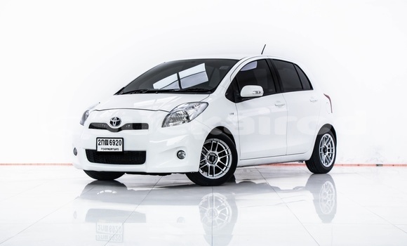 ซื้อ รถมือสอง Toyota Yaris ขาว รถยนต์ ใน %{เมือง} ใน กรุงเทพมหานคร