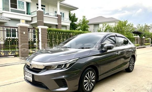 ซื้อ รถมือสอง Honda City สีดำ รถยนต์ ใน %{เมือง} ใน กรุงเทพมหานคร