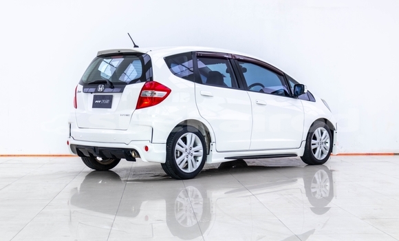 Buy Used Honda Jazz White Car in Bangkok in Bangkok Buy Used Honda Jazz White Car in Bangkok in Bangkok