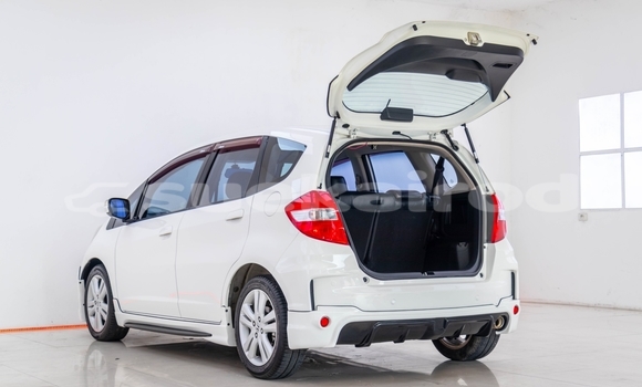 Buy Used Honda Jazz White Car in Bangkok in Bangkok Buy Used Honda Jazz White Car in Bangkok in Bangkok