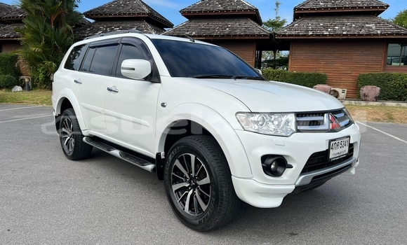ซื้อ รถมือสอง Mitsubishi Pajero Sport ขาว รถยนต์ ใน %{เมือง} ใน กรุงเทพมหานคร