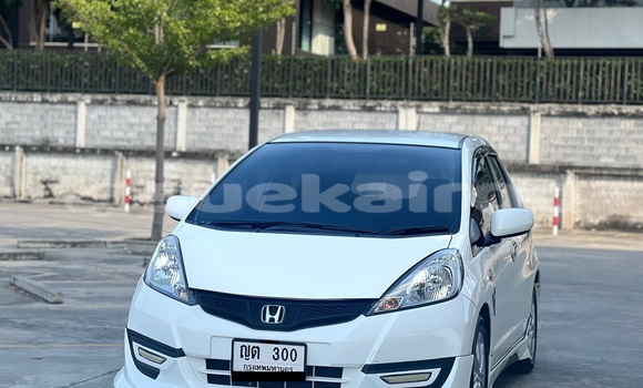 ซื้อ รถมือสอง Honda Jazz ขาว รถยนต์ ใน %{เมือง} ใน กรุงเทพมหานคร