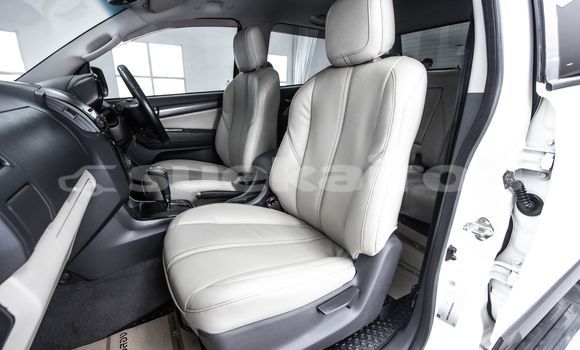 Buy Used Chevrolet Corolado White Car in Bangkok in Bangkok Buy Used Chevrolet Corolado White Car in Bangkok in Bangkok