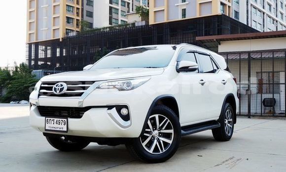 Buy Used Toyota Fortuner White Car in Bangkok in Bangkok