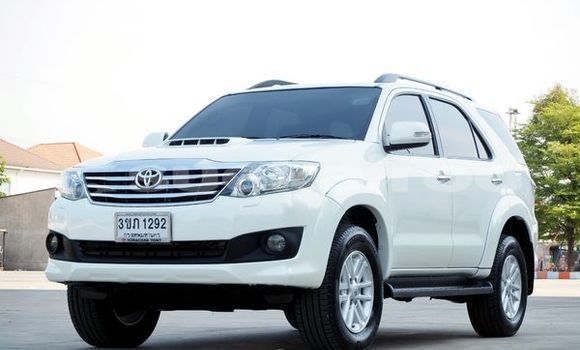 ซื้อ รถมือสอง Toyota Fortuner ขาว รถยนต์ ใน %{เมือง} ใน กรุงเทพมหานคร