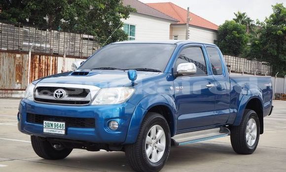 Buy Used Toyota Hiluxe VIGO Blue Car in Bangkok in Bangkok