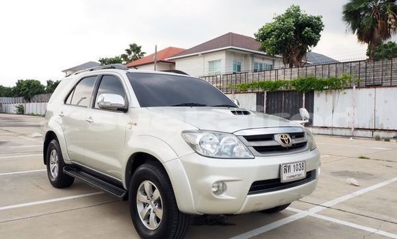 Buy Used Toyota Fortuner Silver Car in Bangkok in Bangkok Buy Used Toyota Fortuner Silver Car in Bangkok in Bangkok