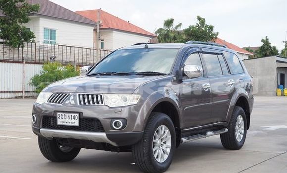 ซื้อ รถมือสอง Mitsubishi Pajero Sport สีน้ำตาล รถยนต์ ใน %{เมือง} ใน กรุงเทพมหานคร