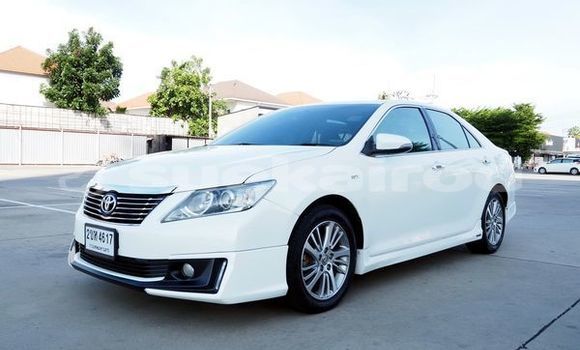 ซื้อ รถมือสอง Toyota Camry ขาว รถยนต์ ใน %{เมือง} ใน กรุงเทพมหานคร