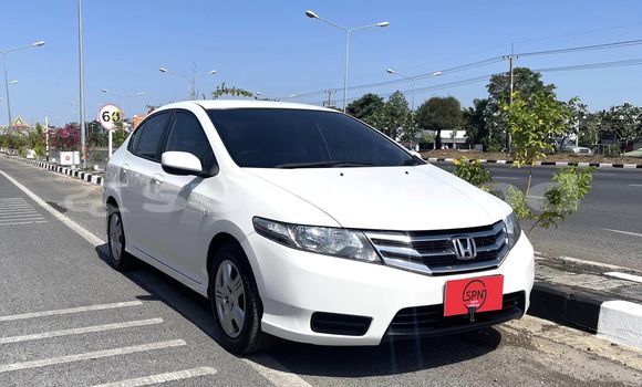 ซื้อ รถมือสอง Honda City ขาว รถยนต์ ใน %{เมือง} ใน กรุงเทพมหานคร