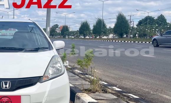 Buy Used Honda Jazz White Car in Bangkok in Bangkok Buy Used Honda Jazz White Car in Bangkok in Bangkok