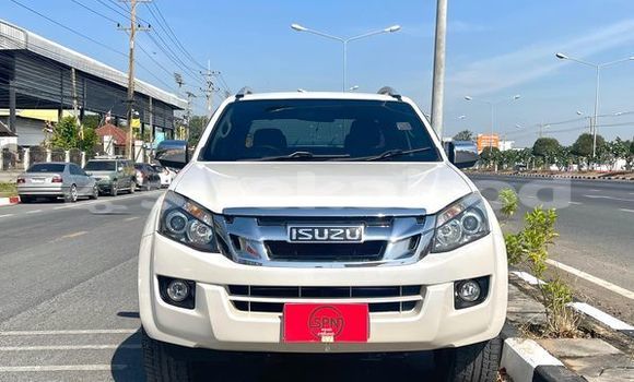 Buy Used Isuzu V-Cross 4x4 White Car in Bangkok in Bangkok Buy Used Isuzu V-Cross 4x4 White Car in Bangkok in Bangkok