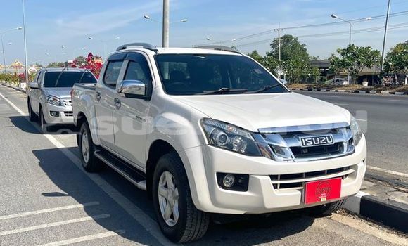 Buy Used Isuzu V-Cross 4x4 White Car in Bangkok in Bangkok Buy Used Isuzu V-Cross 4x4 White Car in Bangkok in Bangkok