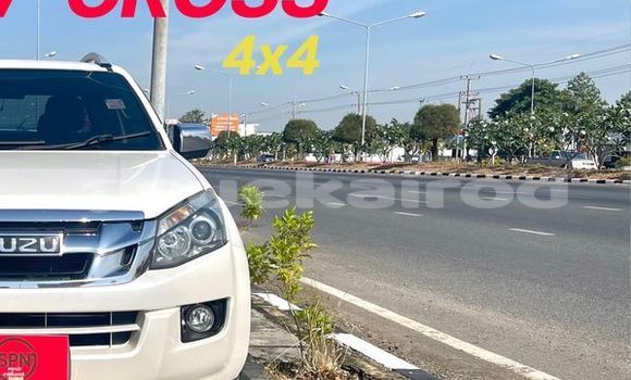 Buy Used Isuzu V-Cross 4x4 White Car in Bangkok in Bangkok Buy Used Isuzu V-Cross 4x4 White Car in Bangkok in Bangkok