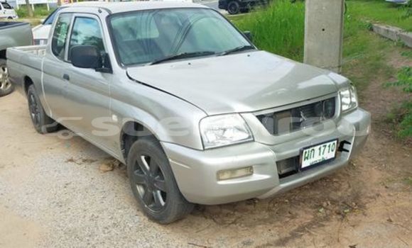 ซื้อ รถมือสอง Mitsubishi Strada เงิน รถยนต์ ใน %{เมือง} ใน กรุงเทพมหานคร