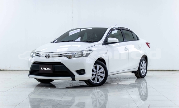ซื้อ รถมือสอง Toyota Vios ขาว รถยนต์ ใน %{เมือง} ใน กรุงเทพมหานคร