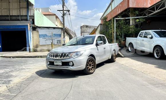ซื้อ รถมือสอง Mitsubishi Triton เงิน รถยนต์ ใน %{เมือง} ใน กรุงเทพมหานคร