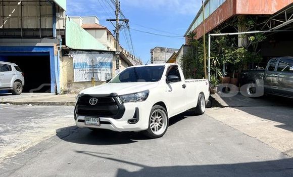 Buy Used Toyota Hiluxe Revo White Car in Bangkok in Bangkok