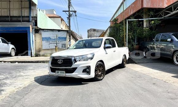 ซื้อ รถมือสอง Toyota Hiluxe Revo ขาว รถยนต์ ใน %{เมือง} ใน กรุงเทพมหานคร