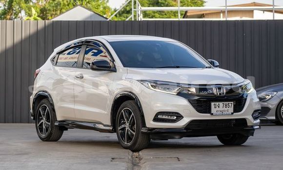 Buy Used Honda HR-V White Car in Bangkok in Bangkok Buy Used Honda HR-V White Car in Bangkok in Bangkok