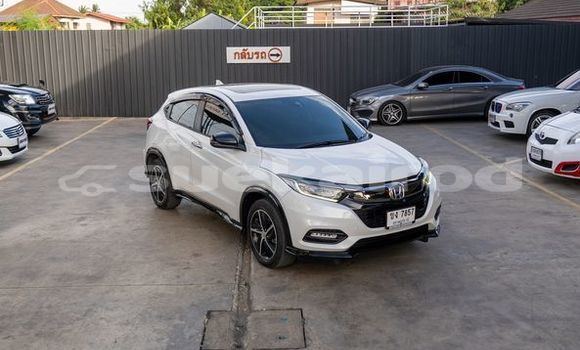 Buy Used Honda HR-V White Car in Bangkok in Bangkok Buy Used Honda HR-V White Car in Bangkok in Bangkok