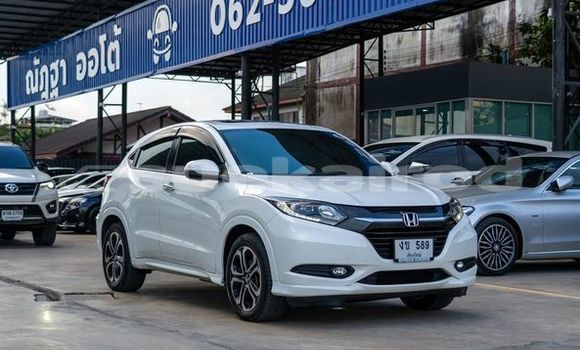 Buy Used Honda HR-V White Car in Bangkok in Bangkok Buy Used Honda HR-V White Car in Bangkok in Bangkok