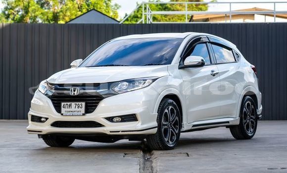 Buy Used Honda HR-V White Car in Bangkok in Bangkok