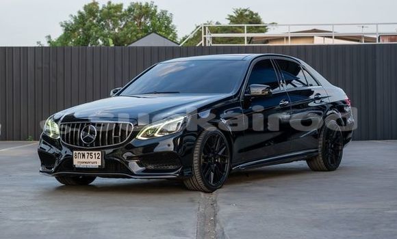 ซื้อ รถมือสอง Mercedes-Benz E200 สีดำ รถยนต์ ใน %{เมือง} ใน กรุงเทพมหานคร