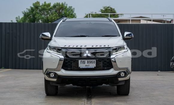 Buy Used Mitsubishi Pajero White Car in Bangkok in Bangkok Buy Used Mitsubishi Pajero White Car in Bangkok in Bangkok