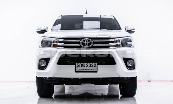 Buy Used Toyota Hiluxe Revo White Car in Bangkok in Bangkok Buy Used Toyota Hiluxe Revo White Car in Bangkok in Bangkok