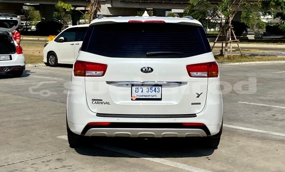 Buy Used Kia Carnival White Car in Bangkok in Bangkok Buy Used Kia Carnival White Car in Bangkok in Bangkok