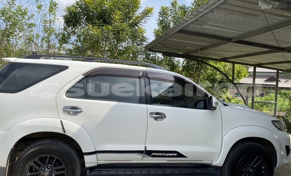 Buy Used Toyota Fortuner White Car in Bangkok in Bangkok